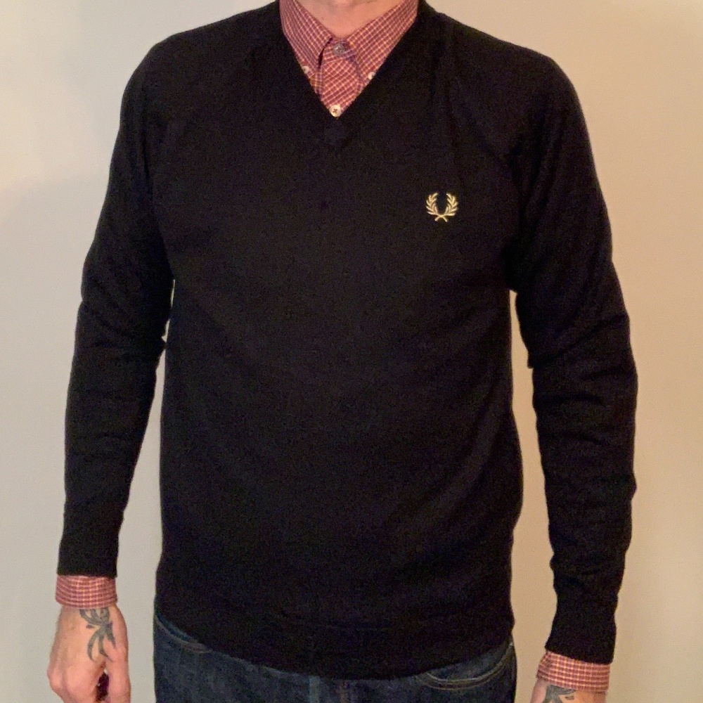 Fred Perry wool V-neck Sweater black 38”